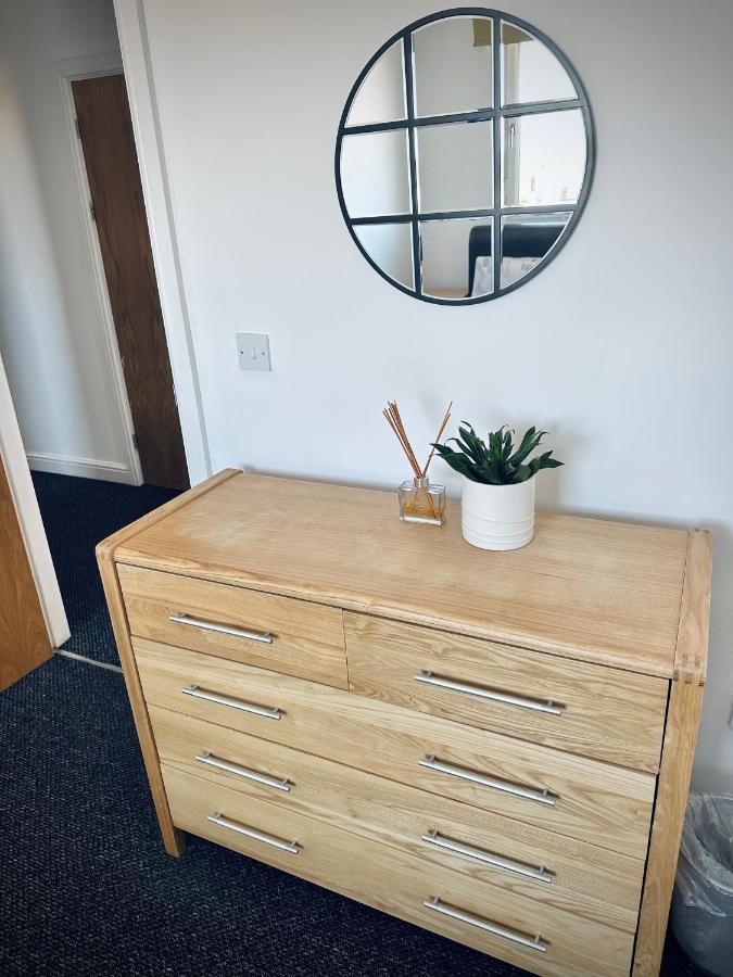 Unique View Of Anfield Stadium - Charming 2 Bedroom Apartment In Liverpool With Parking Eksteriør bilde